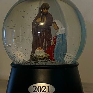 Christmas jesus snow globe -